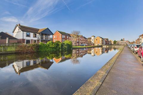 3 bedroom apartment for sale, Axholme Court, Hull, HU9 1PN