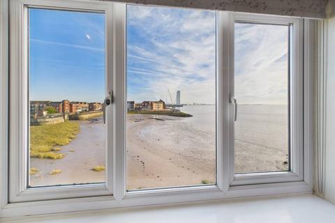 3 bedroom apartment for sale, Axholme Court, Hull, HU9 1PN