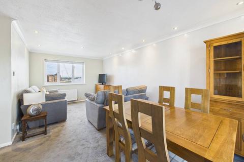3 bedroom apartment for sale, Axholme Court, Hull, HU9 1PN