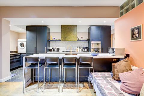 2 bedroom chalet for sale, Kingswood Chase, Leigh-on-sea, SS9