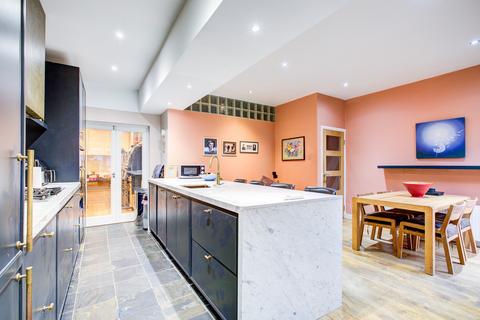 2 bedroom chalet for sale, Kingswood Chase, Leigh-on-sea, SS9