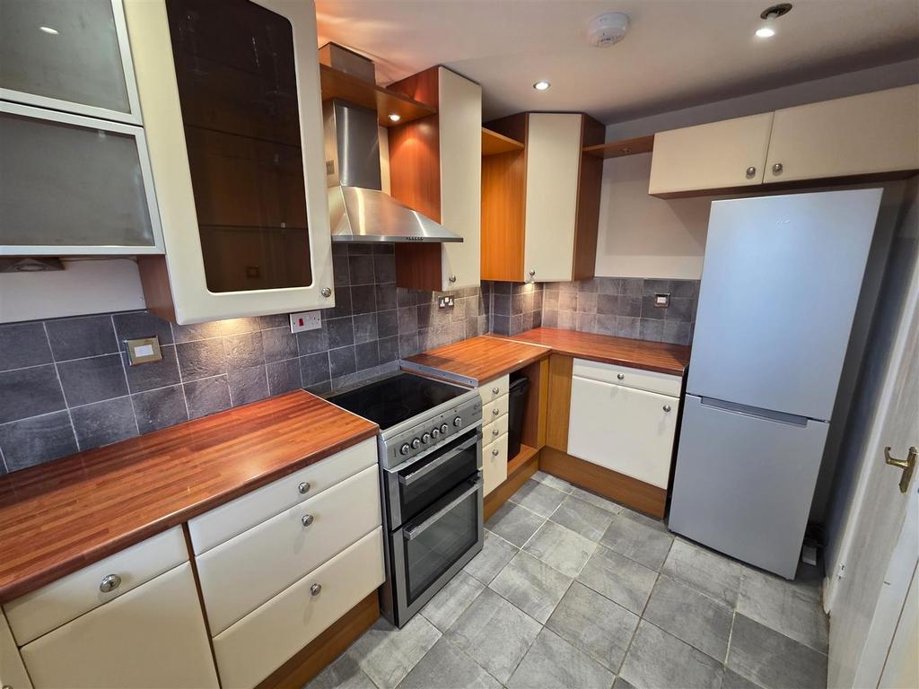 KITCHEN 2.jpg
