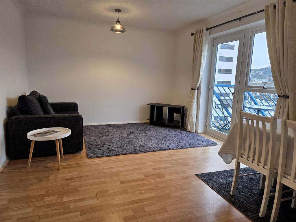 LOUNGE 1.jpg