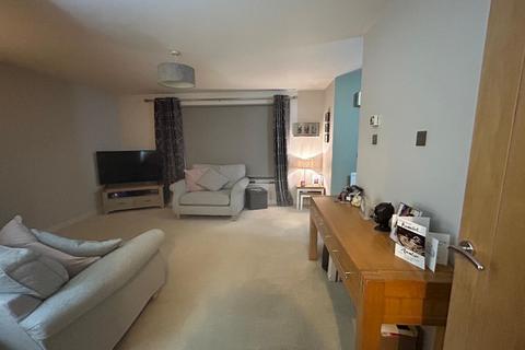 2 bedroom flat to rent, Saucel Cresent, Paisley, PA1