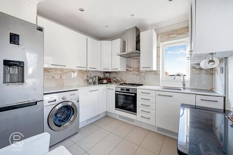 2 bedroom flat for sale, Browning Avenue, London, W7