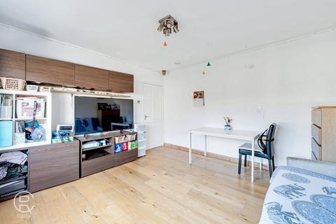 2 bedroom flat for sale, Browning Avenue, London, W7