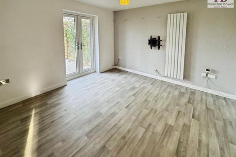 3 bedroom semi-detached house to rent, West Royd Avenue, Shipley