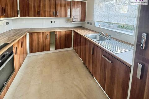 3 bedroom semi-detached house to rent, West Royd Avenue, Shipley