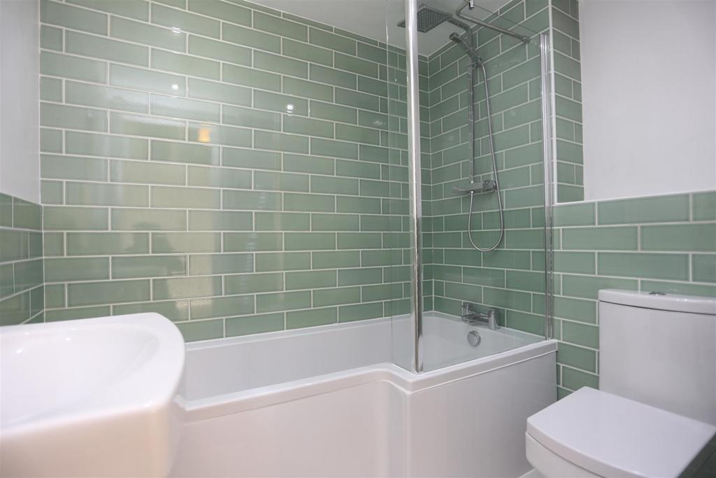 3, 1 Denmark Terrace Bathroom.JPG
