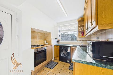 3 bedroom semi-detached house for sale, Eastfield Crescent, Leeds LS26