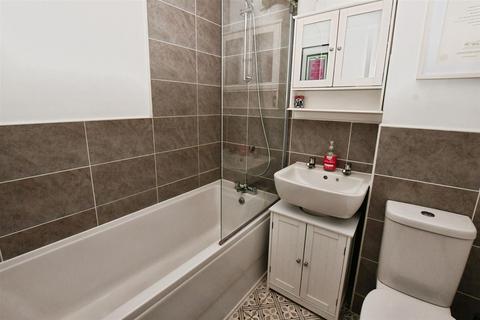 2 bedroom terraced house for sale, Brockwell Park, Kingswood, Hull