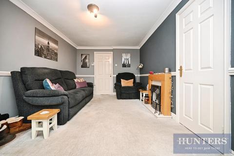 2 bedroom flat for sale, Shaw Royd Court, Yeadon, Leeds