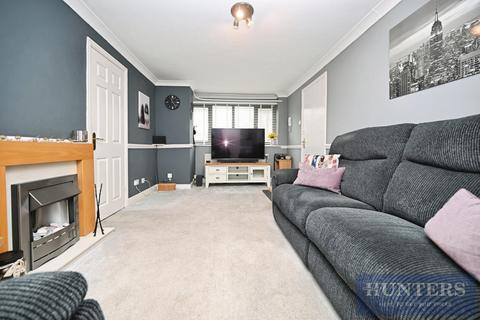 2 bedroom flat for sale, Shaw Royd Court, Yeadon, Leeds