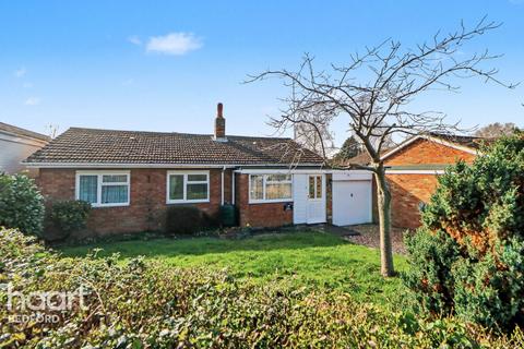 undefined, Trinity Close, Bedford