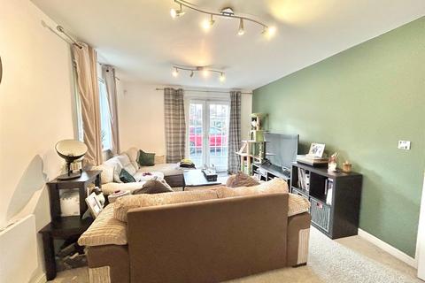 2 bedroom flat for sale, Redfield Croft, Leigh