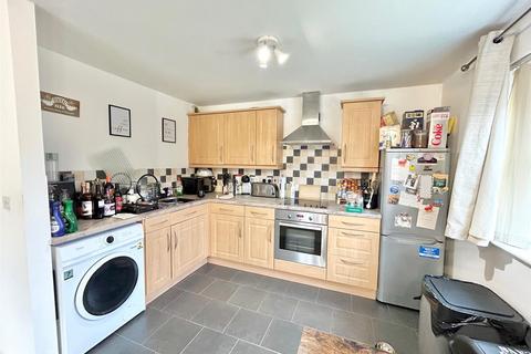 2 bedroom flat for sale, Redfield Croft, Leigh