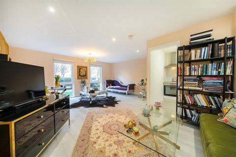 1 bedroom flat to rent, Melliss Avenue, Kew TW9