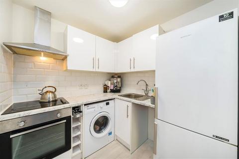 1 bedroom flat to rent, Melliss Avenue, Kew TW9