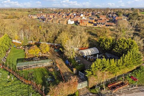 Land to rent, Old Risborough Rd Aylesbury HP22 5UP