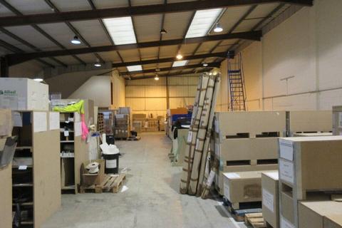 Warehouse to rent, Guildford Rd Horsham RH12 3JR