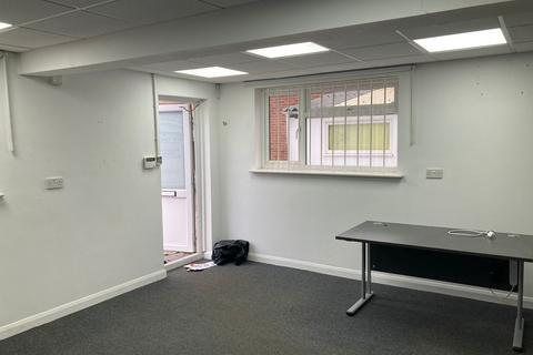 Warehouse to rent, Bognor Rd Warnham RH12 3SH