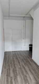 Distribution warehouse to rent, Handcross Rd Horsham RH13 6NX