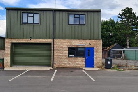 Distribution warehouse to rent, Handcross Rd Horsham RH13 6NX