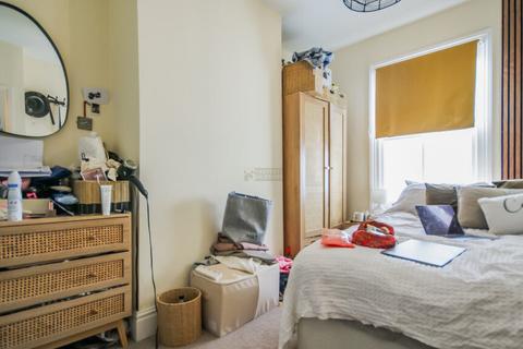 2 bedroom terraced house to rent, Bull Street, Birmingham B17