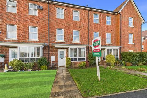 4 bedroom terraced house for sale, Acorn Path, Aylesbury HP22