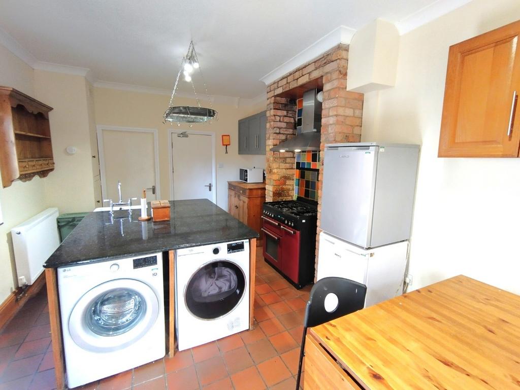 Bright, well-equipped kitchen with a central is...