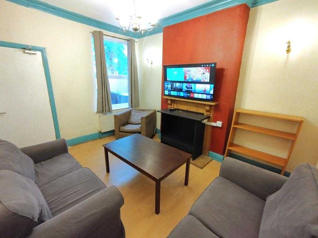 Bright, well-kept living room with comfortable ...