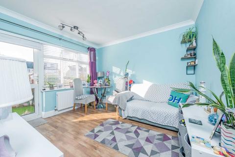 2 bedroom maisonette for sale, Lynmouth Avenue, Morden