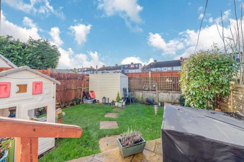 2 bedroom maisonette for sale, Lynmouth Avenue, Morden