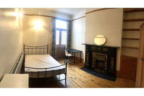 1 bedroom in a house share to rent, Ninian Road,