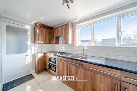 3 bedroom semi-detached house for sale, Moultrie Way, Upminster, RM14