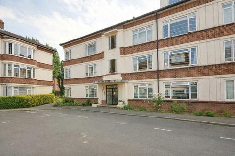 3 bedroom flat to rent, Manor Vale, Brentford TW8