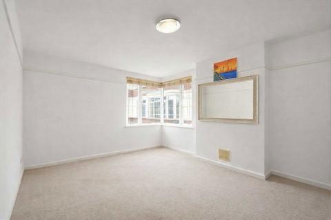 3 bedroom flat to rent, Manor Vale, Brentford TW8