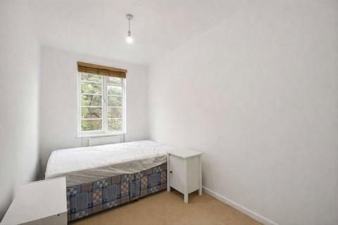 3 bedroom flat to rent, Manor Vale, Brentford TW8