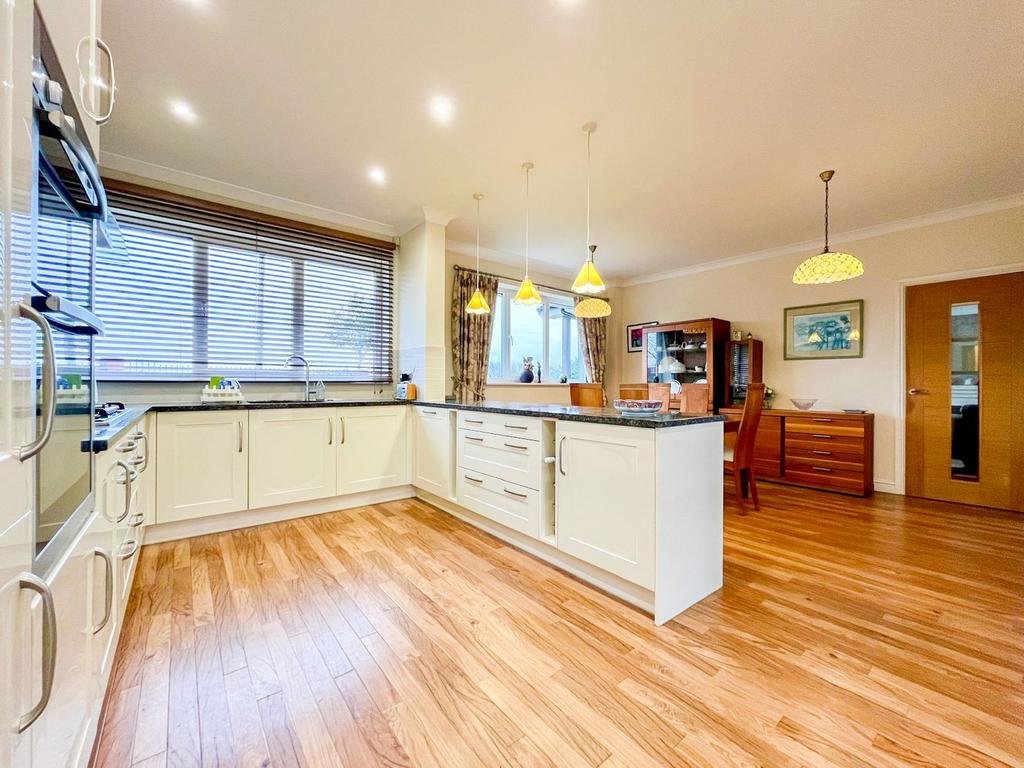 Open Plan Kitchen / Diner