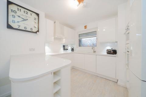 3 bedroom flat for sale, Abbots Manor, London SW1V