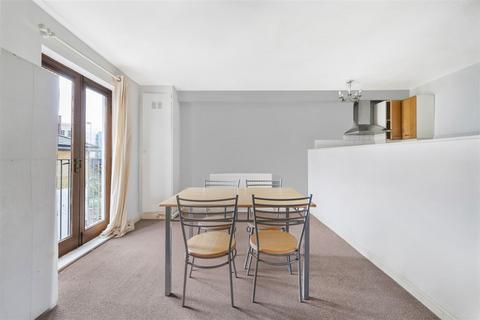 2 bedroom flat for sale, Sunlight Square, London