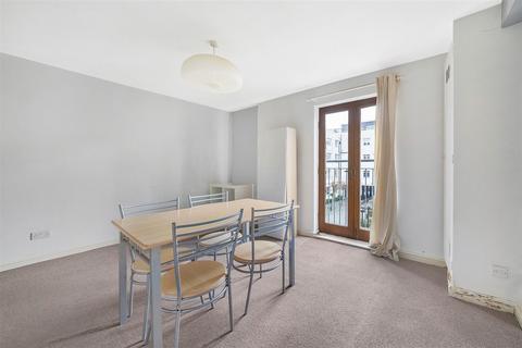 2 bedroom flat for sale, Sunlight Square, London