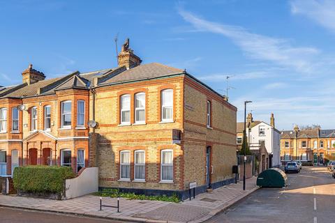 3 bedroom end of terrace house for sale, Thornbury Road, SW2