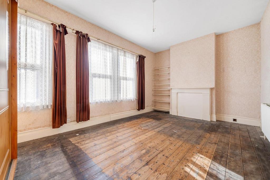 Bedroom 1.JPG