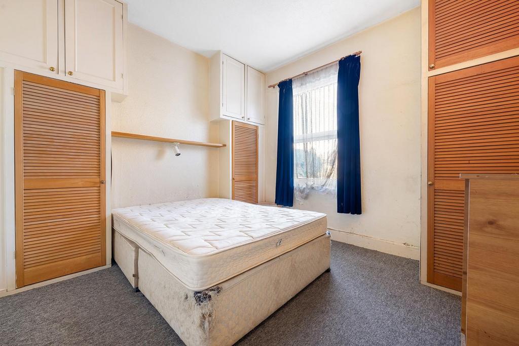 Bedroom 2.JPG