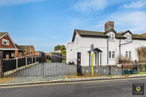2 bedroom semi-detached house for sale, Rea Lane, Hempsted