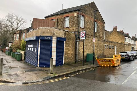 Property to rent - Footscray Road, London, SE9