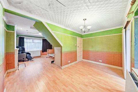 3 bedroom end of terrace house for sale, Priory Close, Dartford
