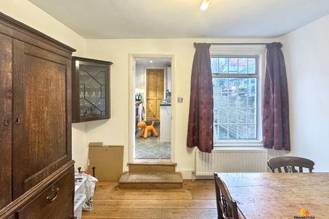 2 bedroom terraced house to rent, Gladstone Road, Chesham, HP5