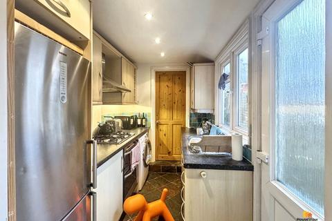 2 bedroom terraced house to rent, Gladstone Road, Chesham, HP5